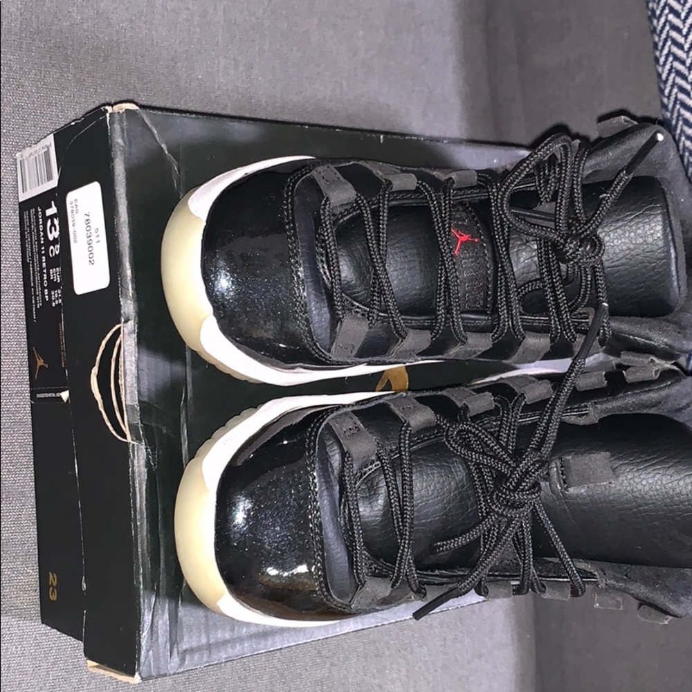 Used kids RETRO 11 black & white SIZE 13.5